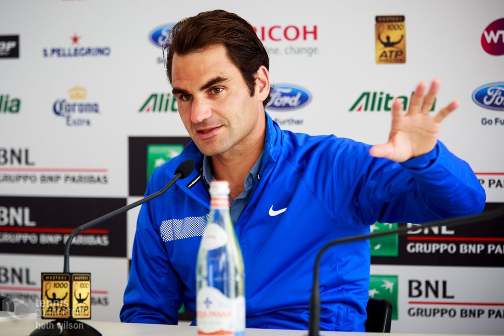 Federer wins first round match at Australian Open; Murray, Wawrinka advance