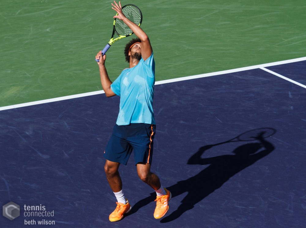 Federer Reaches Basel Quarterfinals; Tsonga Advances in Vienna