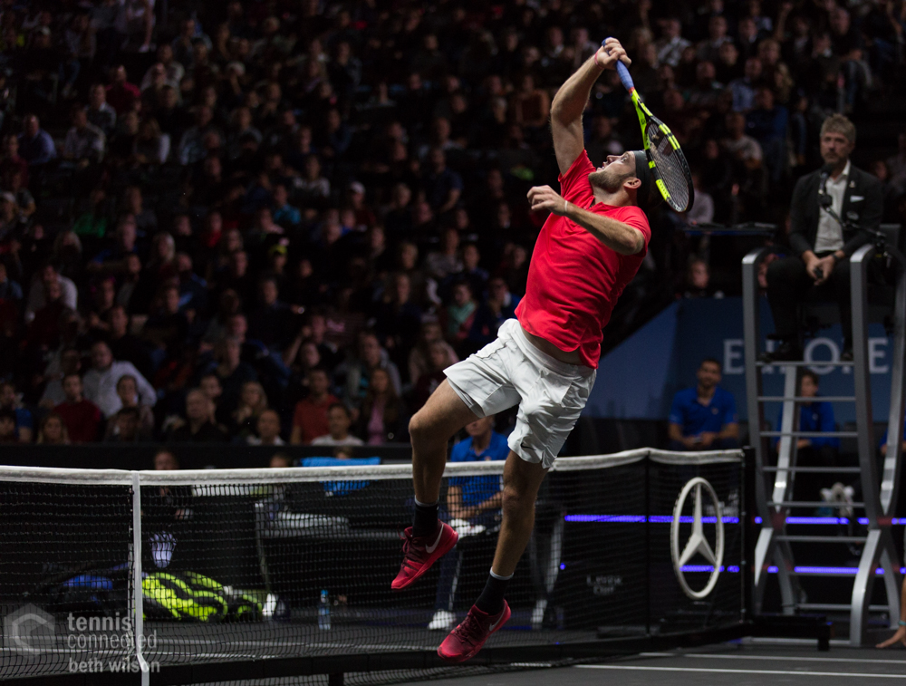 Federer Finishes 3-0 in Round Robin Play; Sock Defeats Zverev to Qualify for London Semifinals