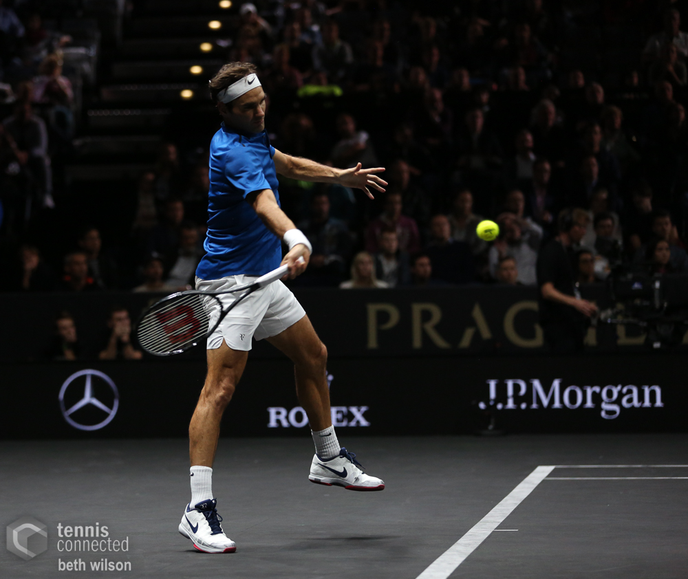 Federer, Zverev Win Opening Round Robin Matches in London