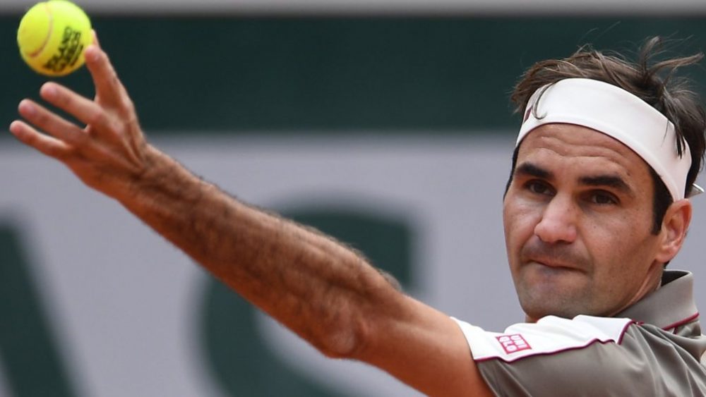 Federer, Tsitsipas and Nishikori Reach French Open Second Round