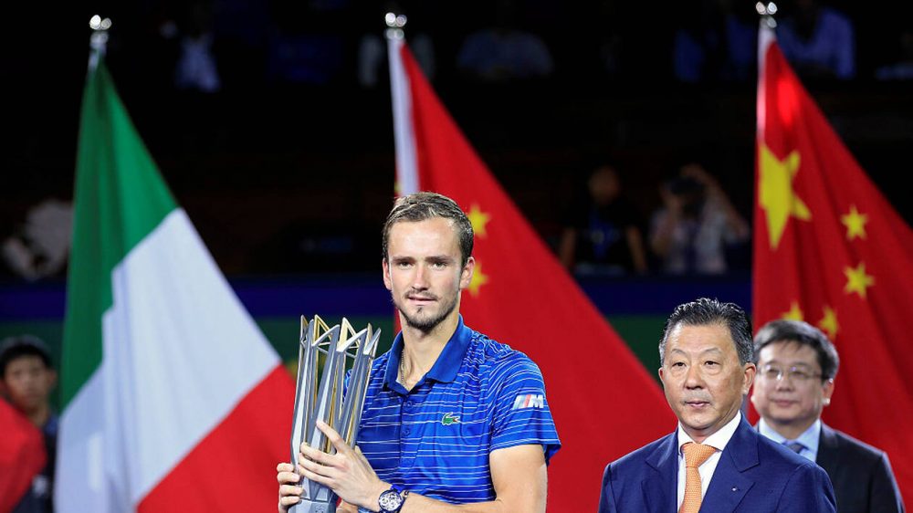 Medvedev Storms to Shanghai Masters Title over Zverev