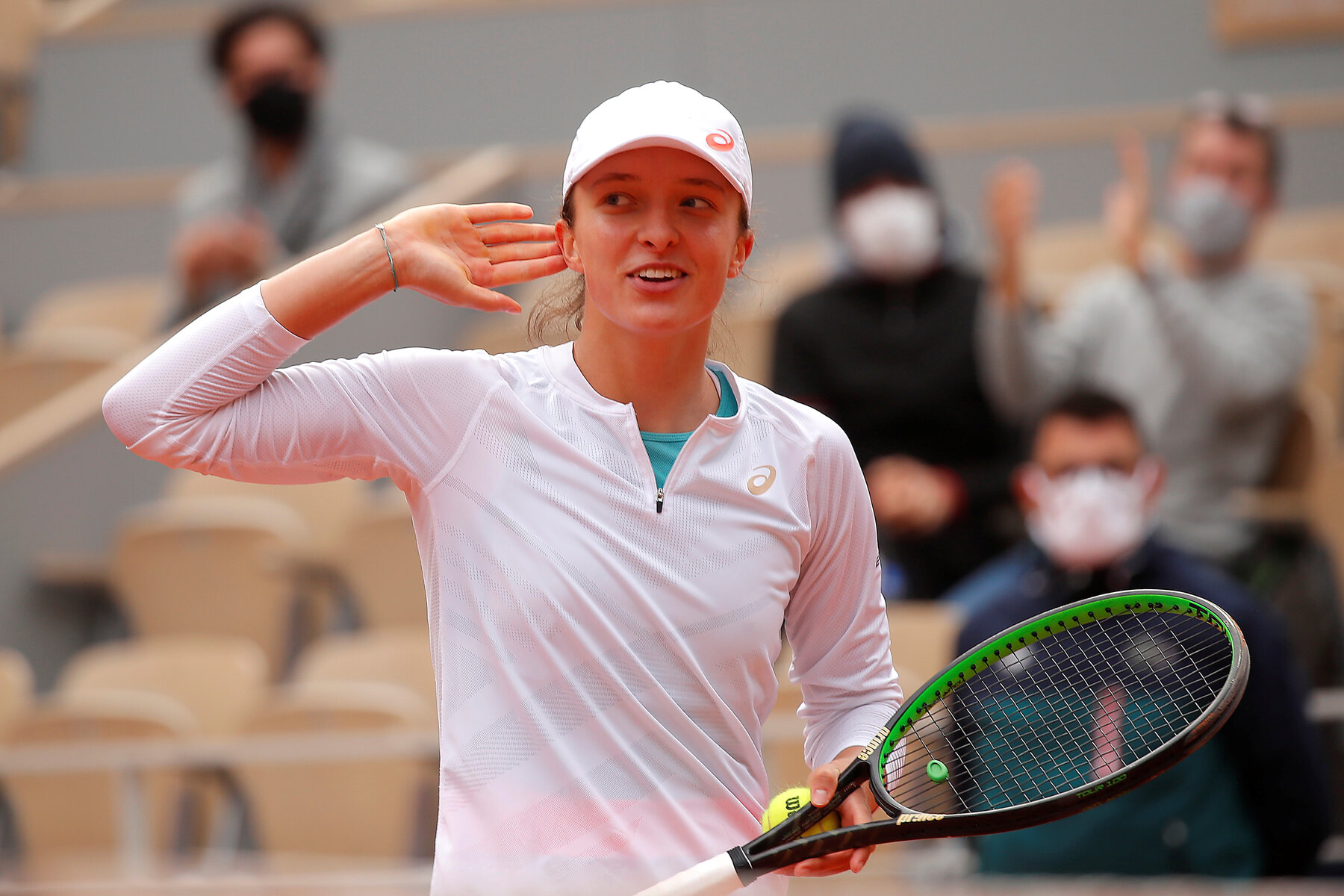 Iga Swiatek Wins French Open in Easy Fashion over Sofia Kenin
