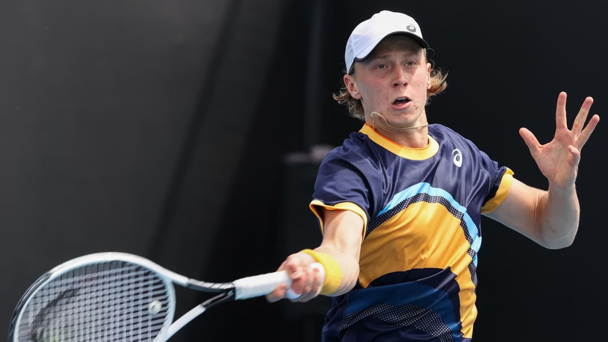 Medvedev Advances at Miami Open; Zverev Ousted by Ruusuvuori