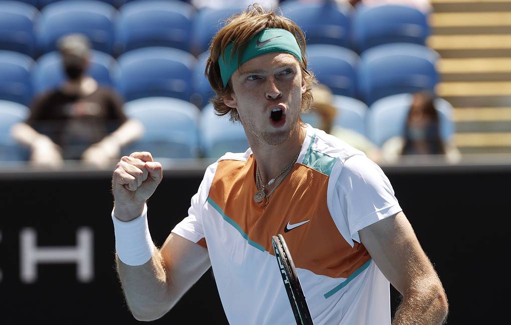 Medvedev, Tsitsipas, Rublev, Auger-Aliassime Advance to Australian Open Third Round