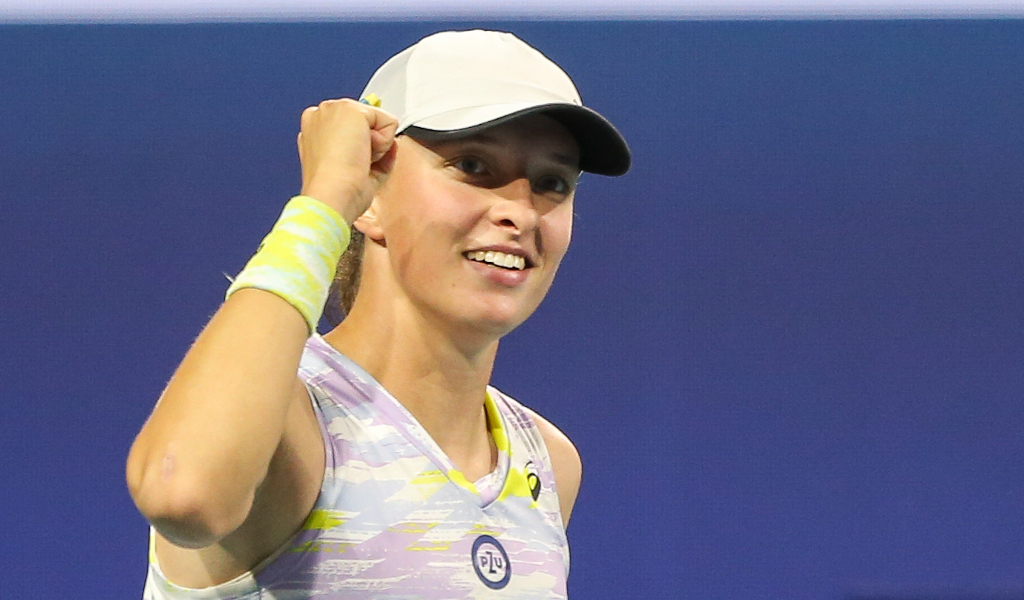 Swiatek Defeats Osaka to Win Miami Open