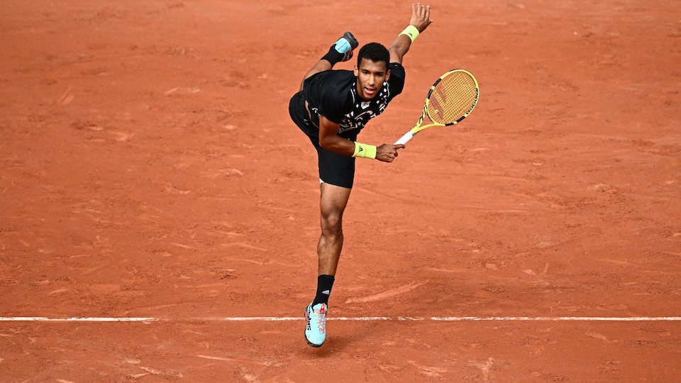 Zverev, Alcaraz and Auger-Aliassime Reach French Open Second Round; Thiem, Brooksby Ousted