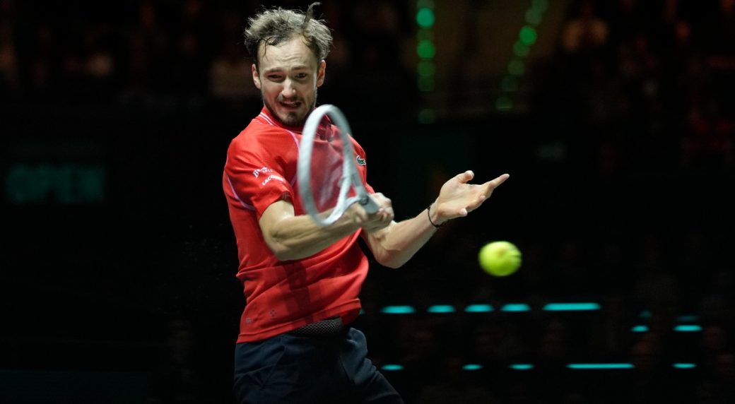 Medvedev Wins Doha Title Over Murray; Norrie Reaches Rio Final; Hurkacz Advances in Marseille
