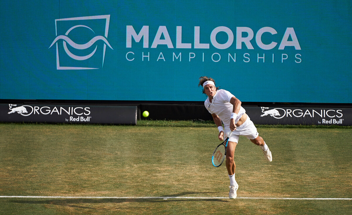 Lopez Wins Opener in Final Event in Mallorca; Sonego Ousted in Eastbourne