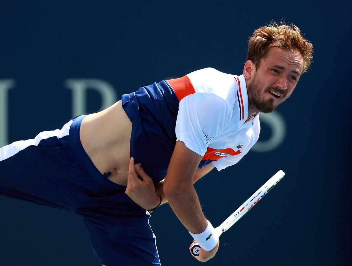 Medvedev, Swiatek and Vondrousova Reach Cincinnati Third Round; Ruud, Sinner Ousted