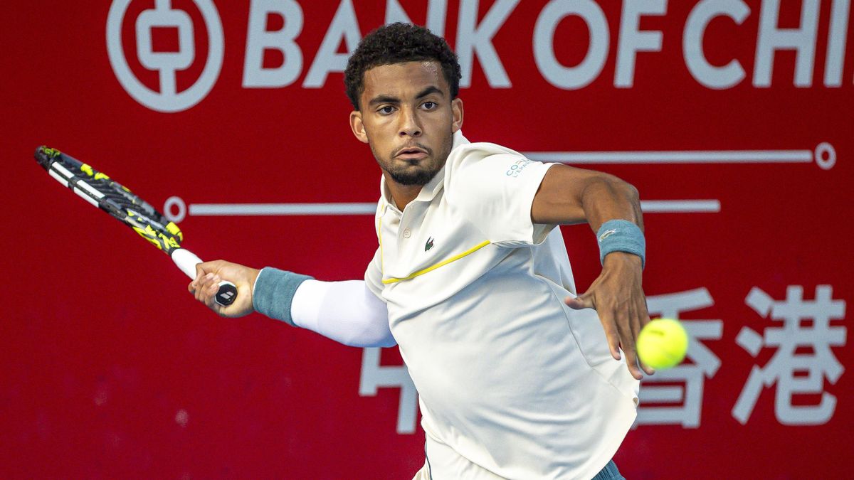 Evans Wins in Adelaide; Fils Advances in Auckland