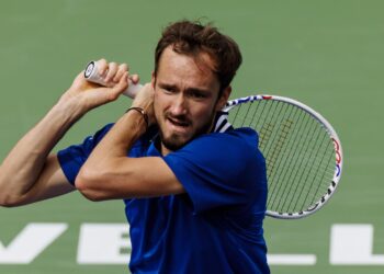 Sinner, Medvedev Reach Miami Open Quarterfinals; Azarenka Advances to Semifinals