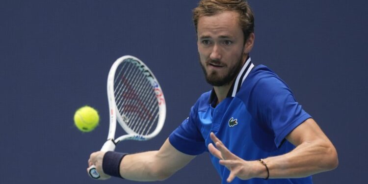 Sinner, Medvedev Reach Miami Open Quarterfinals; Azarenka Advances to Semifinals