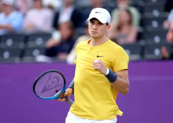 Struff Queen's Club.